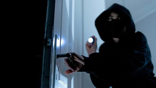 Velbert: Einbrecher stehlen 13 Kilogramm Zink aus Gießerei