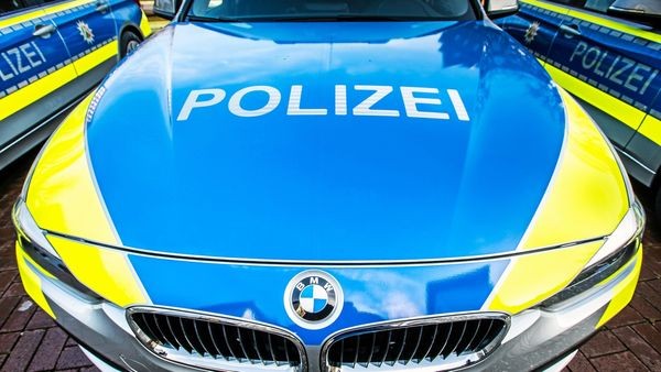 Velbert: Räuberisches Duo stiehlt 38-Jähriger ihr Handy