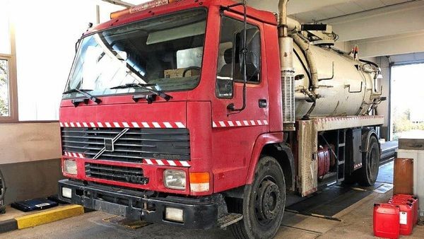 Bremsen manipuliert: Polizei stoppt in Velbert maroden Lkw