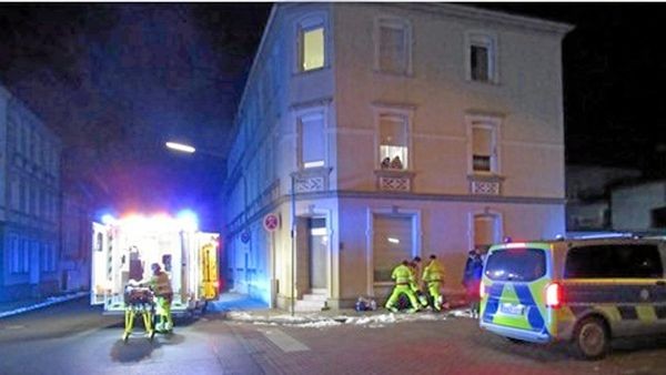 Velbert: 56-Jährige verletzt Fußgänger schwer und flüchtet