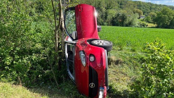 Sekundenschlaf am Steuer: Velberter verursacht hohen Schaden