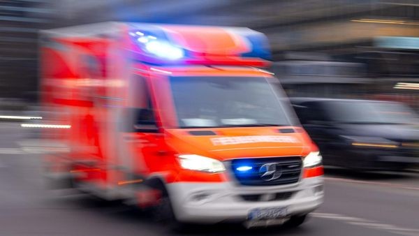 Velberter Rollerfahrer (68) stürzt in Kurve: Schwer verletzt