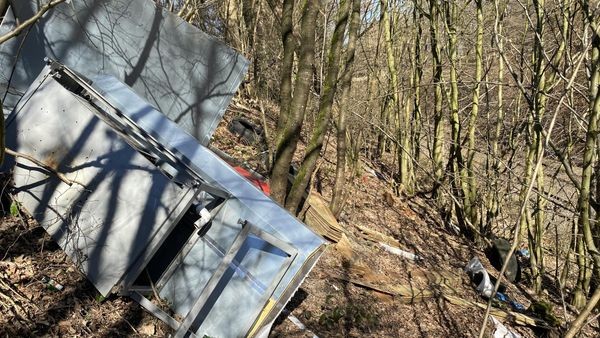 „Ist gefährlich“: Velberterin entsetzt über wilde Müllkippe