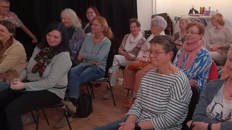 Wülfrath: Silke Boger betrachtet in „Mädchenklo“
den weiblichen Alltag mit feinem Humor