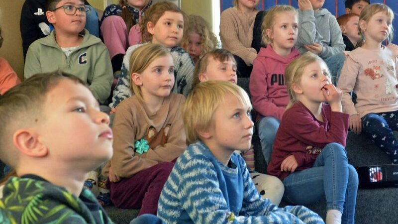 Stadtbibliothek: Der Bücherfrühling weckt bei Nevigeser Schulkindern die Lust aufs Lesen