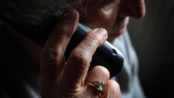 Velberterin (63) per SMS und Telefon besonders dreist betrogen