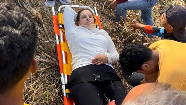 Nach Paragliding-Unfall: Mandys Retter sucht Hilfe bei Dukun