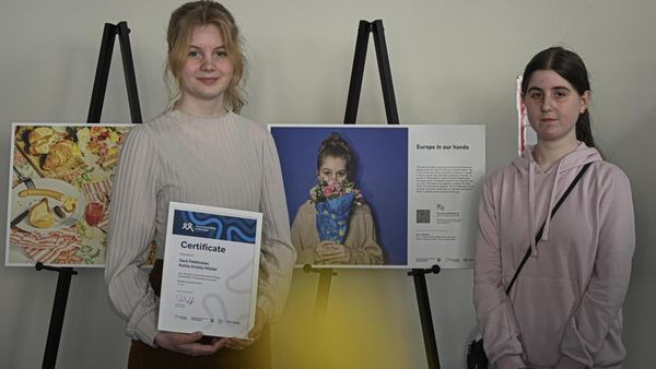 Velberter Neuntklässlerinnen schießen ganz besonderes Foto