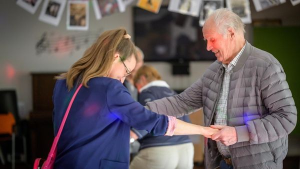 Rock‘n‘Roll mit Rollator: Einrichtung in Velbert wird Disco