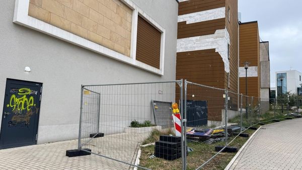 Fassade von Stadtgalerie Velbert bröckelt: Das soll passieren