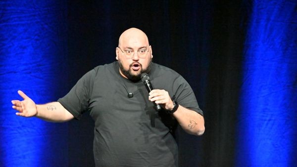 Heiratsantrag auf der Bühne: Küsse bei Velberts Comedy-Show