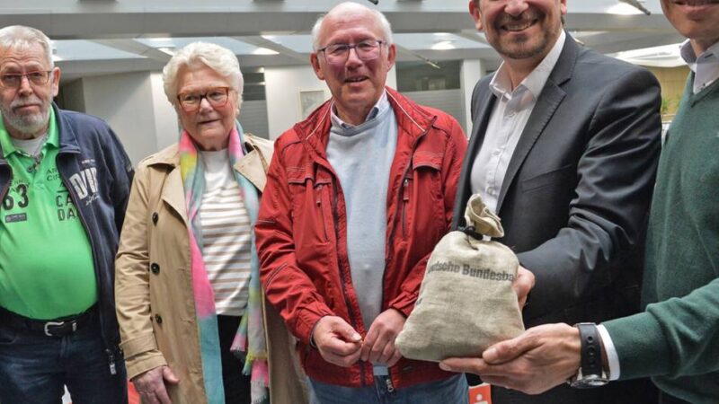 Spendenübergabe: Narrensturm in Wülfrath zum guten Zweck für Bedürftige