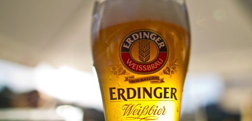 Erdinger Weißbräu: Brauerei wegen Video in der Kritik – Vorwurf der Gewaltverherrlichung