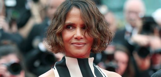 Halle Berry: Schauspielerin musste Outfit für Cannes wegen neuer Kleiderordnung wechseln
