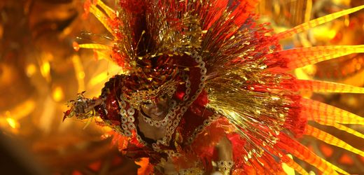 Karneval in Rio de Janeiro: Feiern, während die Welt ins Wanken gerät