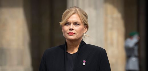 Julia Klöckner: Bundestagspräsidentin präzisiert Kritik an der Kirche
