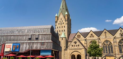 Paderborn: Hähnchen in Windeln – Kirche bedauert Kunstaktion im Dom