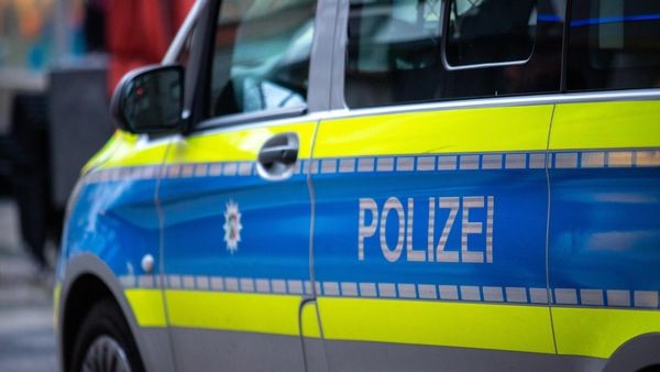 Fußgänger (76) in Velbert bei Unfall schwer verletzt