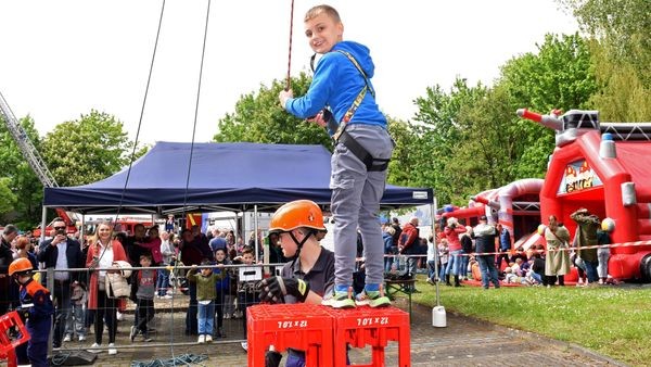 Grillwurst, Bier vom Fass und mehr: Feuerwehrfest in Velbert