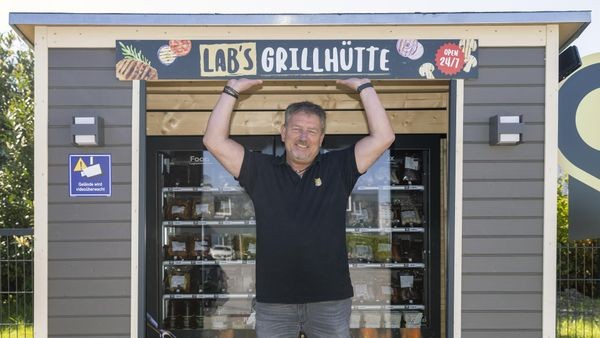 Grillwürstchen rund um die Uhr: Neuer Automat in Velbert