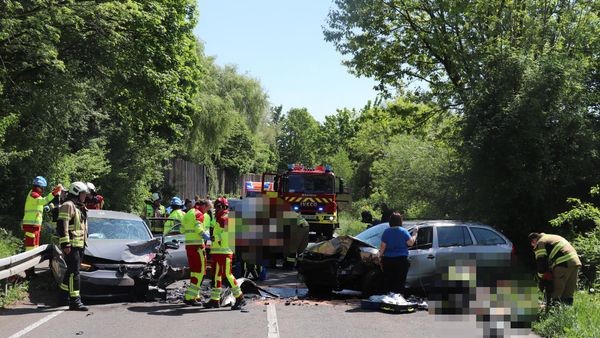 Rettungshubschrauber im Einsatz: Drei Verletzte bei Unfall