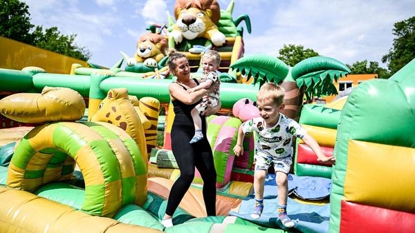 Hüpfburgenpark ist in Velbert eröffnet – Tobespaß für Kinder