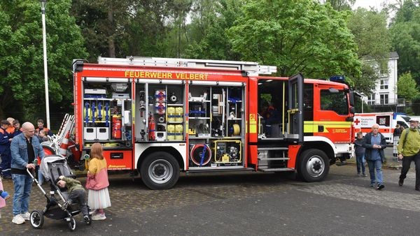 Feuerwehrfest in Velbert: Besucher trotzen Nieselregen