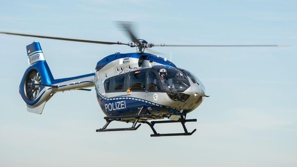 In der Nacht: Polizeihubschrauber sucht Einbrecher in Velbert