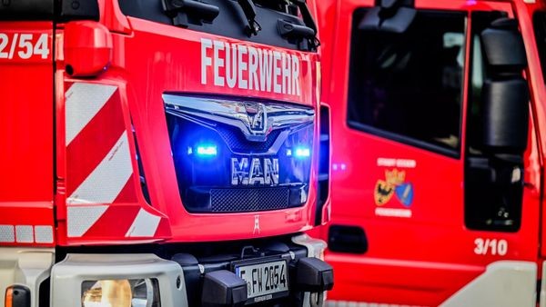 Brandgeruch in Wohnung: Feuerwehr rückt in Velbert aus