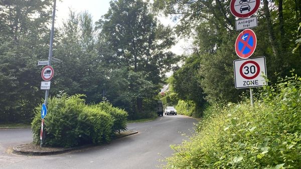 Wiesenweg-Anwohner in Velbert blicken mit Sorge auf den Sommer