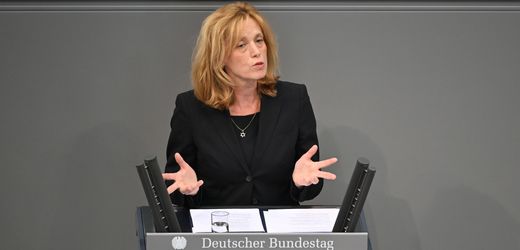 Sozialleistung: Karin Prien will Lohnersatz für pflegende Angehörige einführen