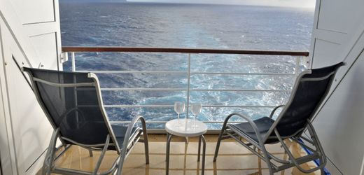 Kreuzfahrten: In Glas uriniert – für Gericht kein Grund zum Ausschluss von Reise