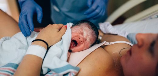 Eltern, Hebammen und Homöopathie unter der Geburt: »Jetzt nimmst du dieses Mittel einfach«