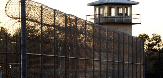 Arkansas: Ex-Polizist bricht aus Haft aus – als Polizist verkleidet