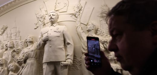 Josef Stalin: Russland streitet über Diktator-Relief in Moskauer Metro