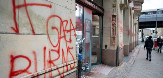 Berlin: Unbekannte beschmieren Humboldt-Uni mit israelfeindlichen Parolen