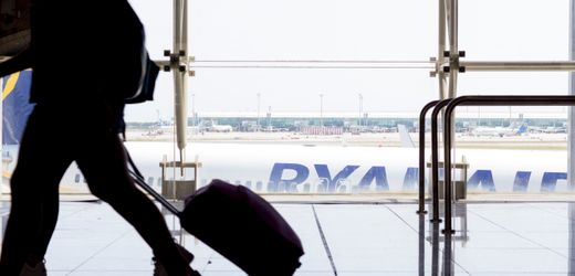 Easyjet, Ryanair und Co.: Verbraucherschützer gehen gegen teures Handgepäck im Flieger vor
