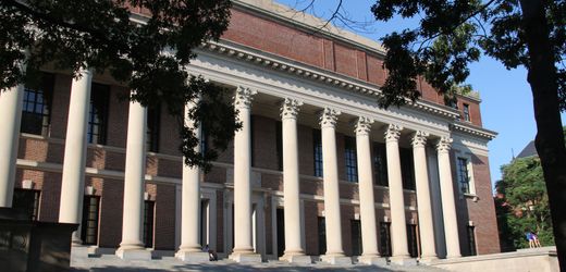 Donald Trump versus Harvard: »Sie wollen zeigen, wie schlau sie sind, und sie bekommen einen Tritt in den Hintern«
