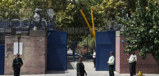 Iran: Festnahme mutmaßlicher Spione in England – Teheran bestellt britischen Topdiplomaten ein