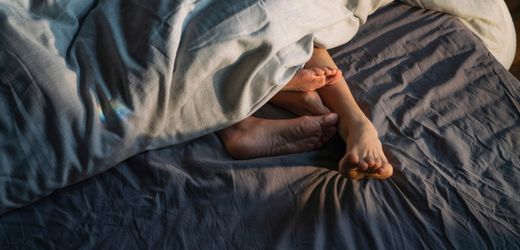 Wechseljahre und Libido: Wie Paare sich seelisch und körperlich wieder annähern können