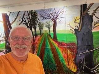 Ehemaliger Versicherungskaufmann stellt aus: Farbenfroher Querschnitt im Neusser Kunstraum