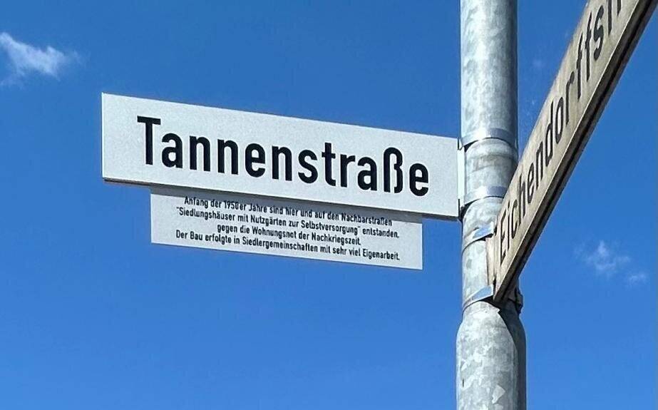Straßengeschichte in Korschenbroich: Tannenstraße erhält ein Zusatzschild