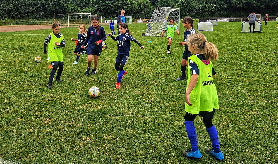 Talentförderung in Meerbusch: FCB setzt starkes Zeichen für Frauen- und Mädchenfußball