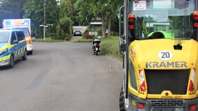 Unfall in Viersen: Radlader bringt Rollerfahrer zu Fall