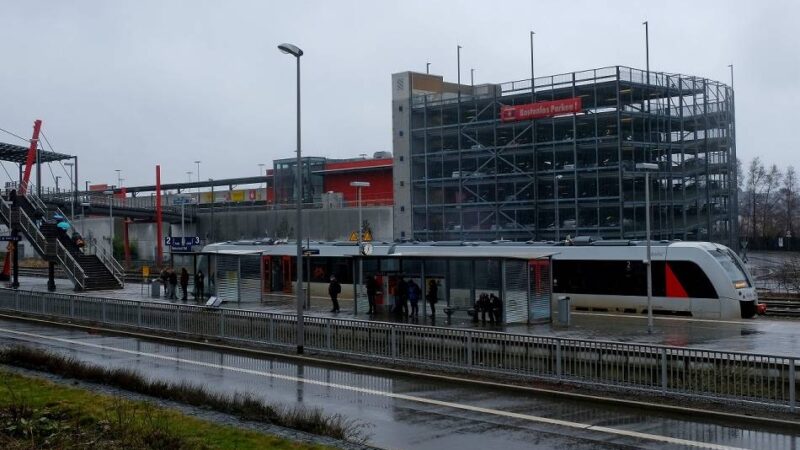 Sicherheit und Sauberkeit am Hauptbahnhof: Stadt soll Eigentümer des Problem-Parkhauses am Bahnhof werden