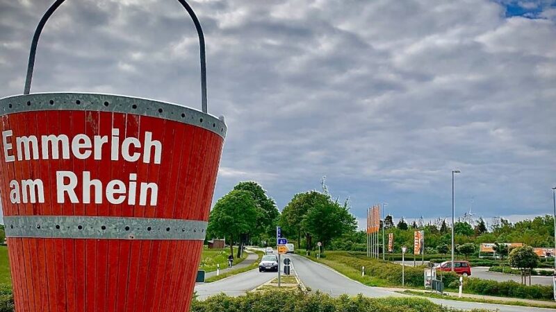 Millionen-Publikum im Netz: Influencer in Emmerich unterwegs – „Da sind nur Kreisverkehre in dieser Stadt“