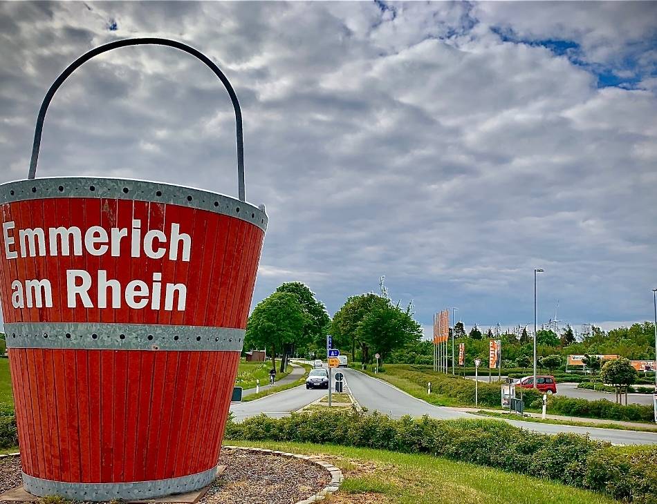 Millionen-Publikum im Netz: Influencer in Emmerich unterwegs – „Da sind nur Kreisverkehre in dieser Stadt“