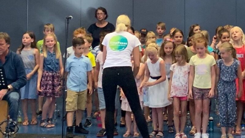 JeKits und SingPause: Tanzen, singen, musizieren in Jüchener Grundschulen