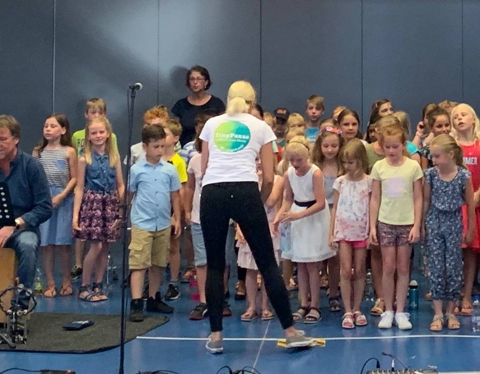 JeKits und SingPause: Tanzen, singen, musizieren in Jüchener Grundschulen