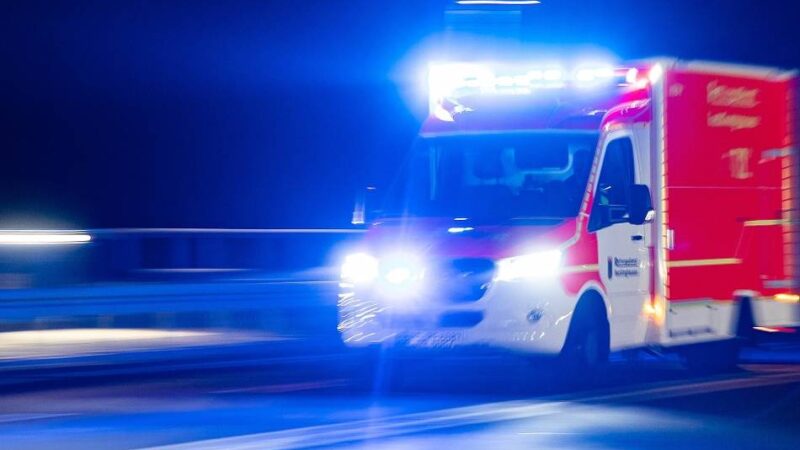 Zeugenaufruf: Illegales Autorennen in Velbert? 17-jähriger Fußgänger schwer verletzt